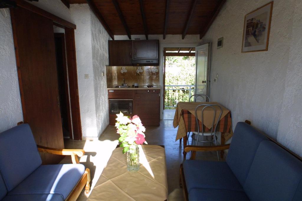 Hotel Vicky II Plomari Kamer foto