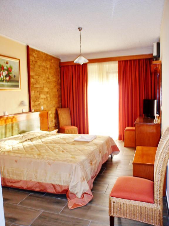 Hotel Vicky II Plomari Buitenkant foto