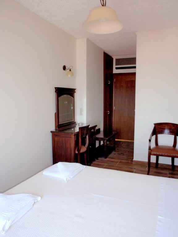 Hotel Vicky II Plomari Buitenkant foto