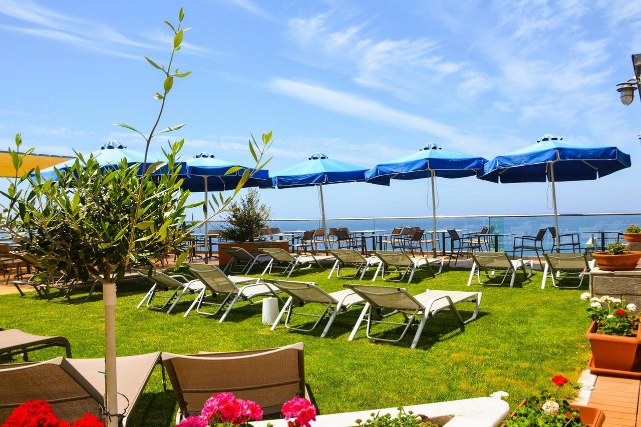 Hotel Vicky II Plomari Buitenkant foto